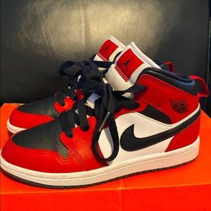 Nike Air Jordan 1 Mid (PS) Chicago Black toe kids Size 2Y